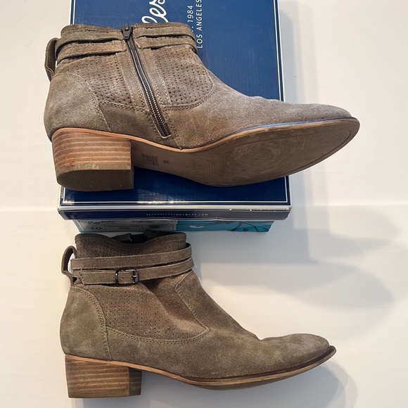 Womens size 10 taupe suede boots - Picture 2 of 4